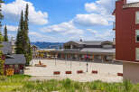 Discover this charming mountain resort property, perfect for outdoor enthusiasts.