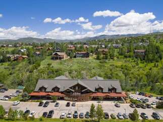 Discover this stunning property nestled in a picturesque mountain setting, offering breathtaking views and a serene atmosphere.