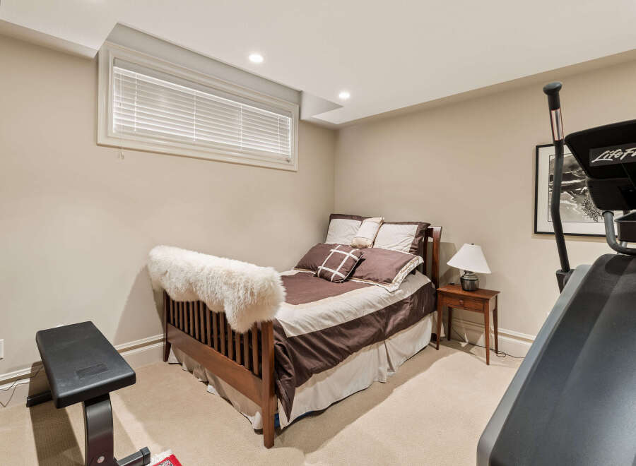 This versatile room features a comfortable bed with plush bedding, perfect for guests or a cozy retreat.