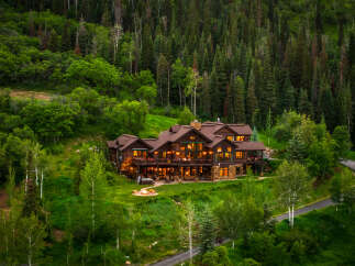 Experience luxury mountain living in this stunning log home nestled amidst a lush forest.