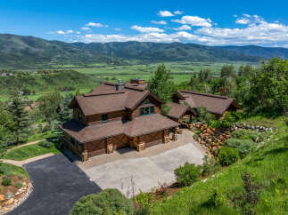Experience luxury mountain living in this stunning log home, nestled amidst breathtaking natural beauty.