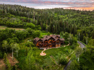 Experience luxury mountain living in this stunning log home nestled amidst a lush forest.