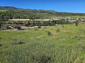Discover this expansive undeveloped land offering breathtaking panoramic views of the surrounding mountains and valley.