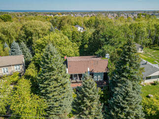 For Sale in Blue Mountains with 4 Beds and 3 Bathrooms