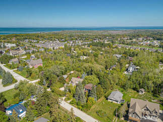 For Sale in Blue Mountains with 4 Beds and 3 Bathrooms