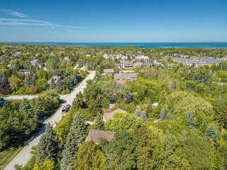 For Sale in Blue Mountains with 4 Beds and 3 Bathrooms