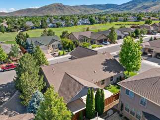 Discover this stunning property nestled in a picturesque neighborhood with breathtaking mountain views.