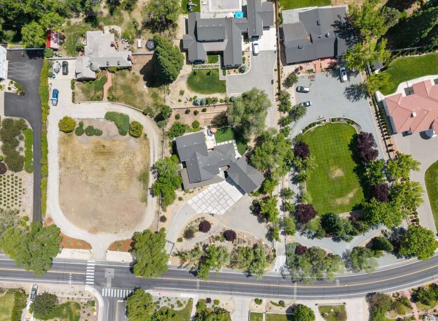 Discover this stunning property featuring a spacious main residence with a modern architectural design and a beautifully manicured lawn.