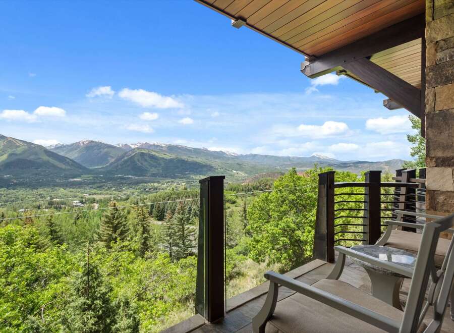 Experience breathtaking mountain vistas from this stunning balcony, perfect for enjoying your morning coffee or evening relaxation.