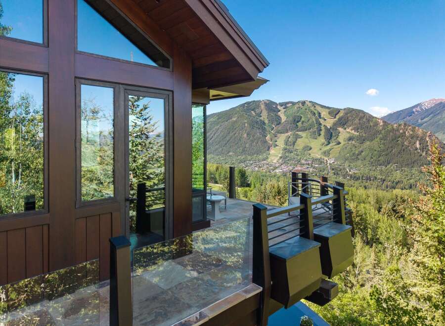 Experience luxury mountain living with this stunning property offering breathtaking panoramic views of the ski slopes and surrounding valley.