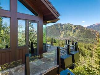 Experience luxury mountain living with this stunning property offering breathtaking panoramic views of the ski slopes and surrounding valley.