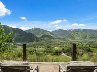 Experience breathtaking panoramic mountain views from this stunning property, perfect for those seeking a luxurious mountain lifestyle.