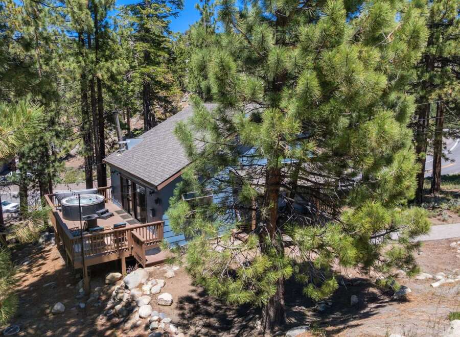 Escape to this charming mountain retreat, nestled amongst tall pine trees.