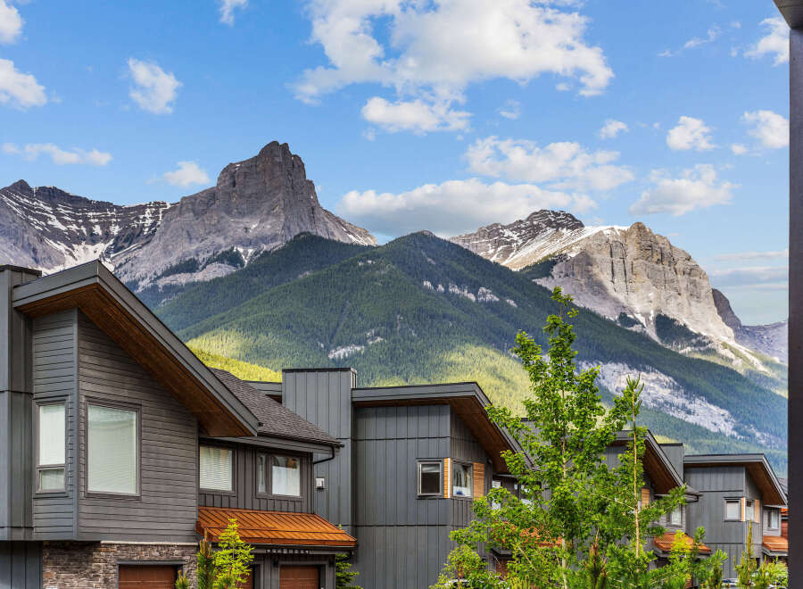 Experience modern mountain living in this stunning property, featuring sleek architecture that complements the breathtaking natural landscape.