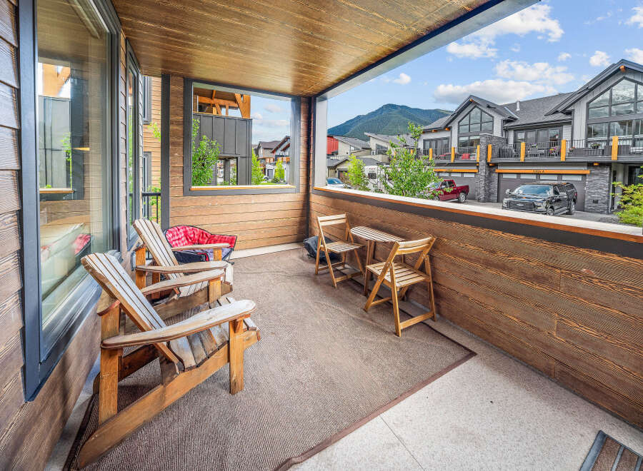 Enjoy the stunning mountain views from this covered balcony, perfect for relaxing evenings.