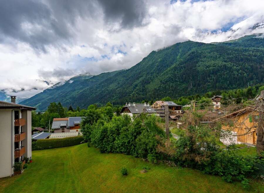 Discover this charming property nestled amidst the breathtaking scenery of the Alps.