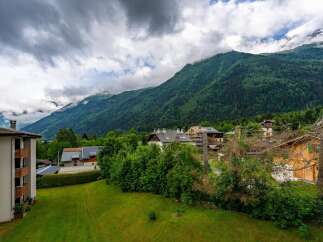 Discover this charming property nestled amidst the breathtaking scenery of the Alps.