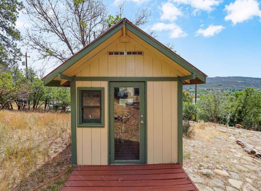 Discover this charming small cabin, perfect for a getaway or a cozy retreat.