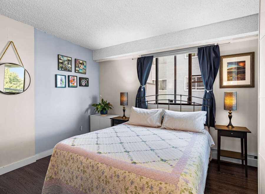 This charming bedroom features a comfortable queen-size bed adorned with a floral quilt, perfect for restful nights.