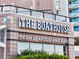 Discover The Boathouse, a premier destination for fresh seafood and drinks.
