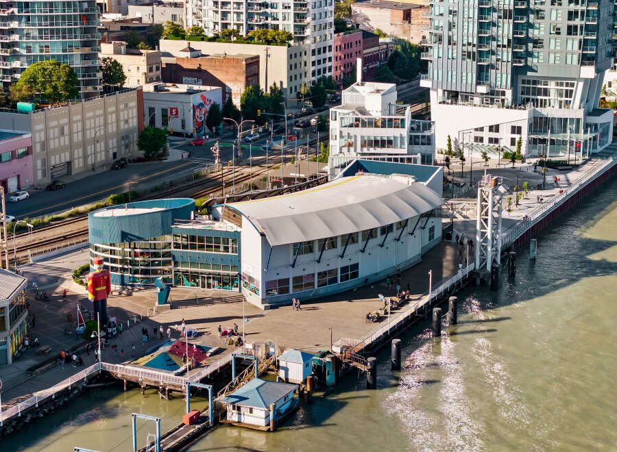 Experience waterfront living at its finest with this stunning property featuring modern architecture and expansive glass windows offering panoramic views.