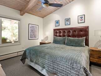 Experience ultimate comfort in this inviting bedroom, featuring a luxurious tufted leather headboard and a plush, quilted bedspread.