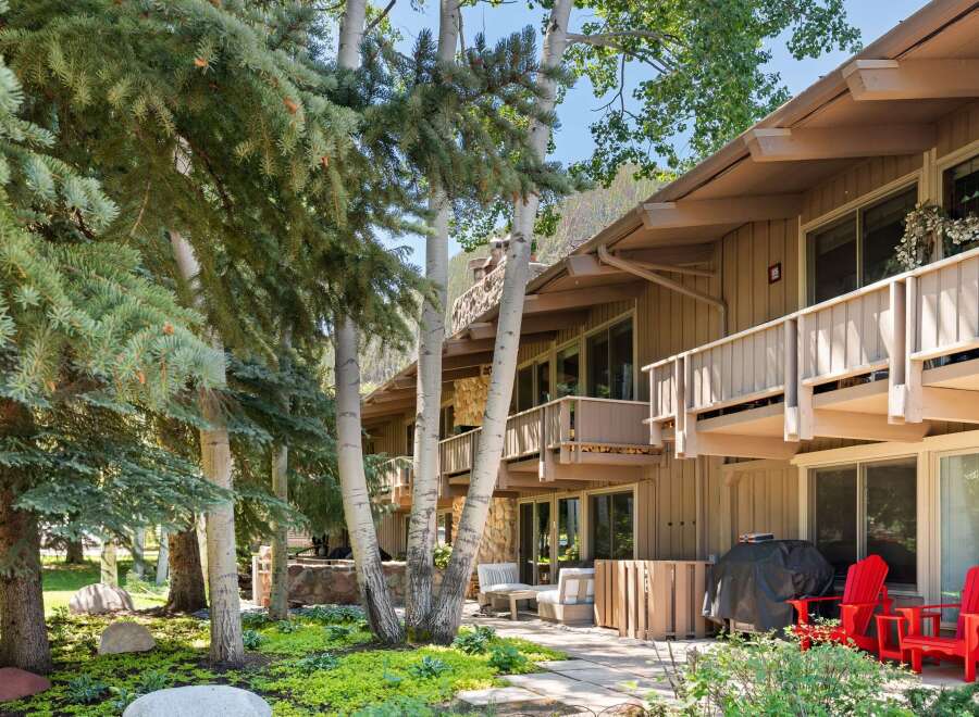 Experience mountain living in this charming property, nestled amongst mature trees and lush greenery.