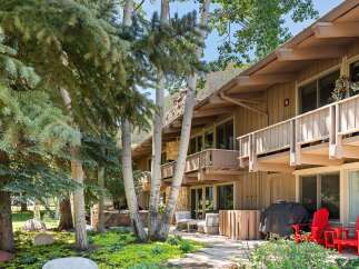 Experience mountain living in this charming property, nestled amongst mature trees and lush greenery.