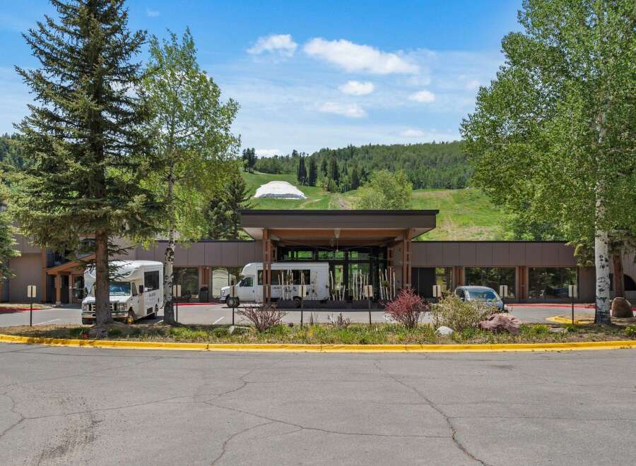Experience the perfect mountain getaway at this hotel, ideally situated near ski slopes and offering convenient shuttle services.