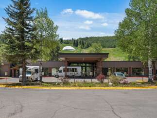 Experience the perfect mountain getaway at this hotel, ideally situated near ski slopes and offering convenient shuttle services.