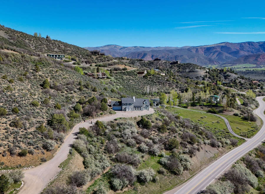 Discover this stunning mountain retreat, perfectly situated on a sprawling hillside with breathtaking panoramic views.