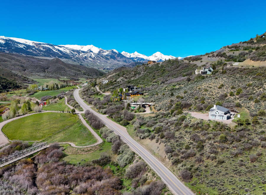 Experience luxury mountain living with this stunning property offering breathtaking panoramic views of snow-capped peaks and lush valleys.