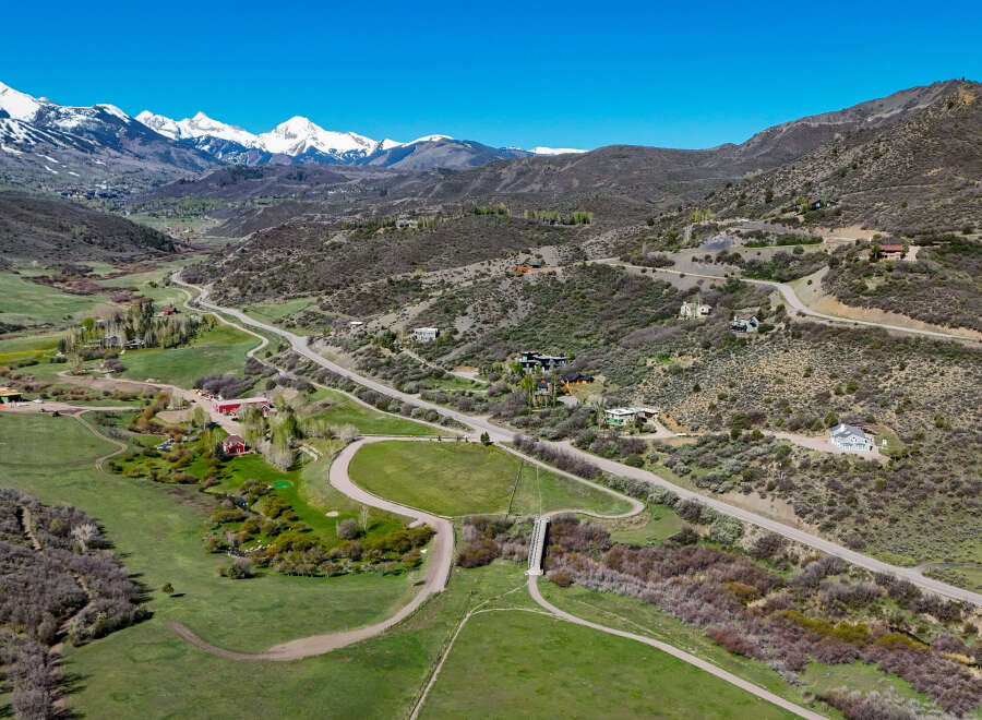 Discover this stunning mountain estate offering unparalleled privacy and breathtaking panoramic views.