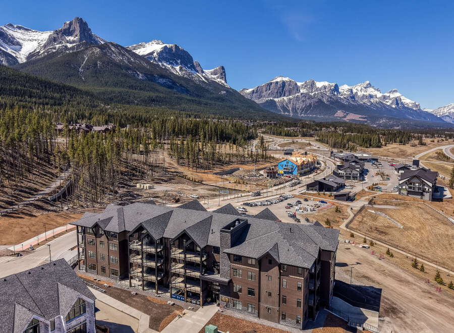 Experience luxury mountain living in this stunning new construction, featuring modern architecture and breathtaking views of snow-capped peaks.