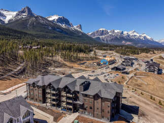 Experience luxury mountain living in this stunning new construction, featuring modern architecture and breathtaking views of snow-capped peaks.