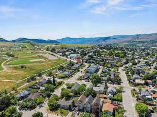 Discover this charming property nestled in a vibrant neighborhood with stunning mountain views.
