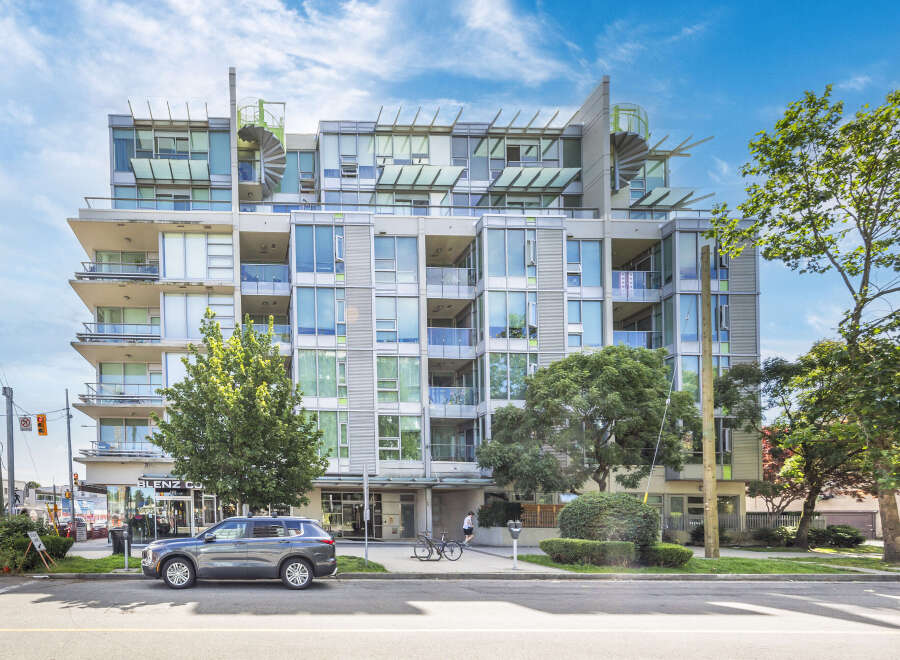 Discover modern urban living in this stunning apartment building, featuring sleek architecture and expansive balconies perfect for enjoying city views.