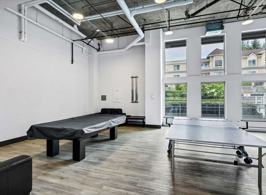 Enjoy leisure time in this versatile recreational space, featuring a covered pool table and a professional KETTLER ping pong table.