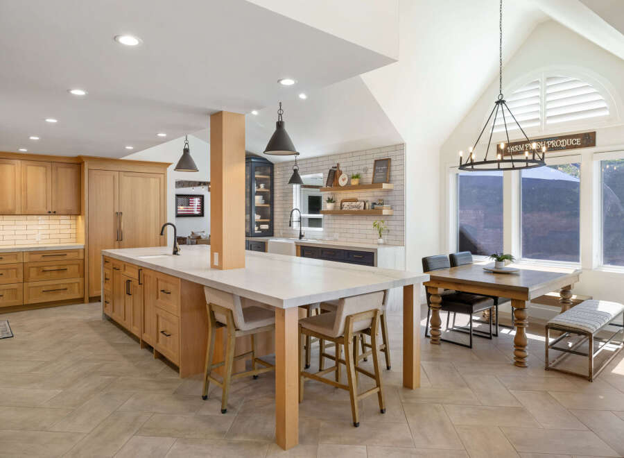 Experience the perfect blend of modern farmhouse and rustic charm in this stunning kitchen.