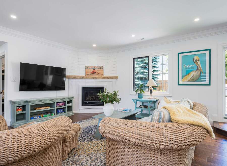 This cozy living room features a modern fireplace with a rustic wood mantel, perfect for gathering on cool evenings.