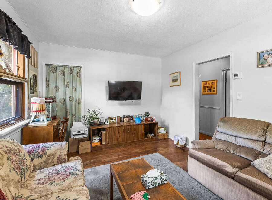 Step into this cozy living room, perfect for relaxation and entertainment.