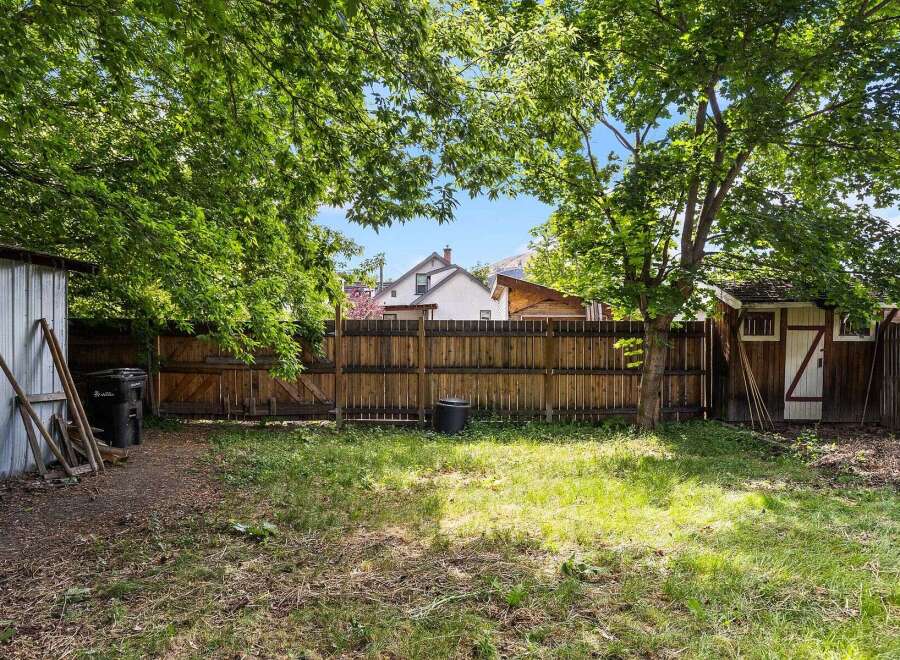 Discover this charming backyard, perfect for outdoor living and entertaining.