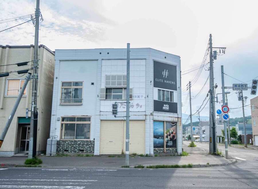 Discover this unique commercial property located at the intersection of South 4 West 1.