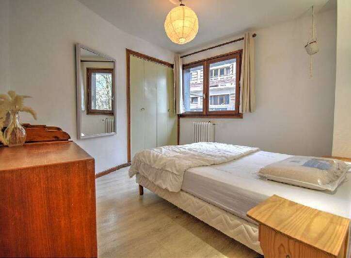 Discover this charming bedroom featuring a comfortable single bed dressed in crisp white linens.