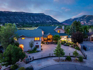Experience luxury living in this stunning estate, nestled against a backdrop of majestic mountains.
