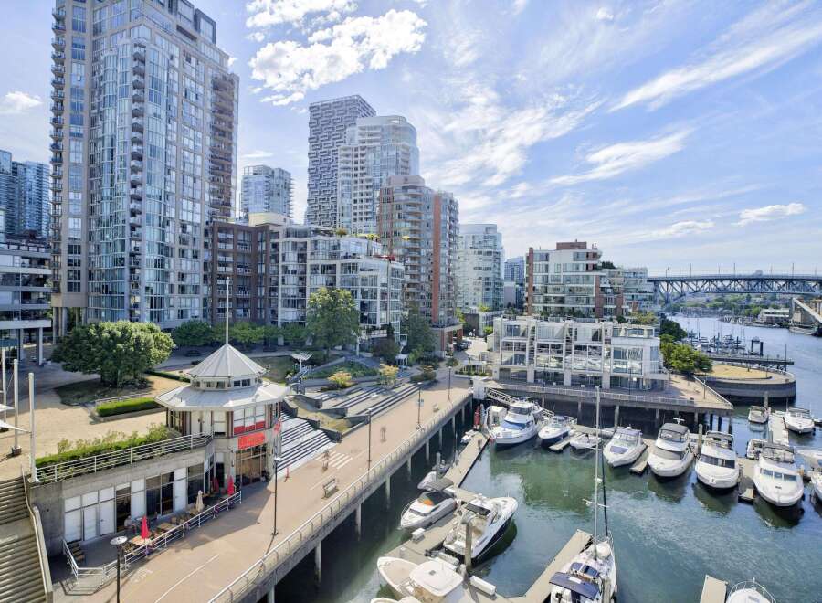 Experience luxury waterfront living in this stunning condo with breathtaking views of the marina and city skyline.