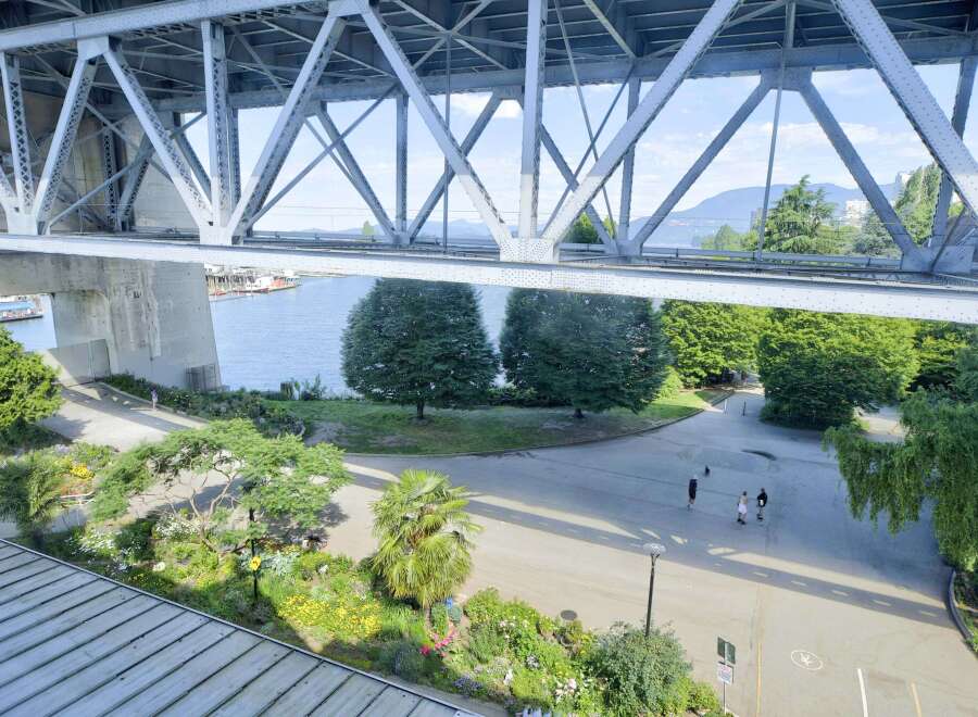 Experience urban living with stunning waterfront views and lush parkland right at your doorstep.