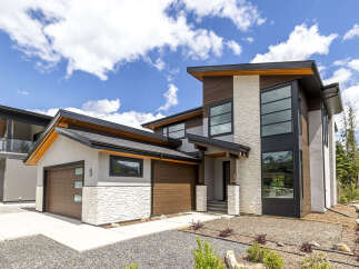 For Sale in Fernie with 4 Beds and 4 Bathrooms