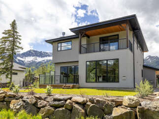For Sale in Fernie with 4 Beds and 4 Bathrooms