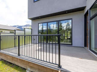 For Sale in Fernie with 4 Beds and 4 Bathrooms